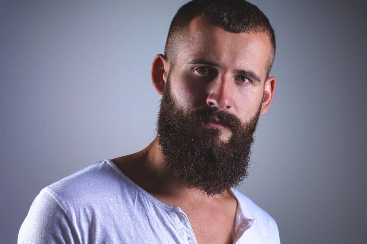 entretien naturel barbe chez homme