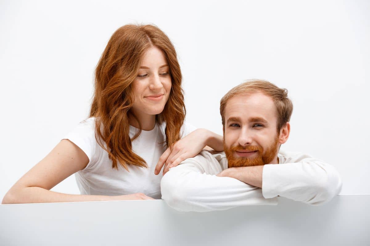 homme ou femme touchées par la chute de cheveux